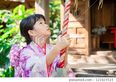 Girl in kimono (Shichi-Go-San) 121023523