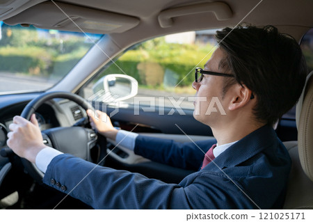 Businessman riding a car 121025171