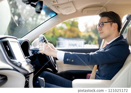 Businessman riding a car 121025172