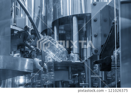 The overhead conveyor belt transport the drinking water bottle for filling process. 121026375