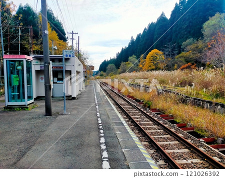 Autumn scenery at Sakaida Station on the Rikuuto Line Autumn scenery at Sakaida Station on the Rikuuto Line 121026392