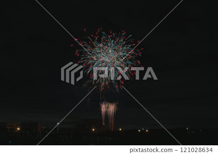 常滑燒祭主辦煙火大會期間,夜空綻放的煙火景色(愛知縣) 常滑燒祭主辦煙火大會期間,夜空綻放的煙火景色(愛知縣) 121028634