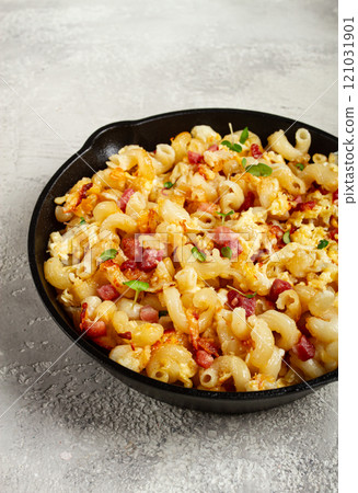 macaroni with cheese and bacon, baked, homemade, no people, macaroni with cheese and bacon, baked, homemade, no people, 121031901
