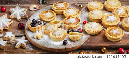 Box of homemade mince pies. Traditional sweet Christmas food. 121035405