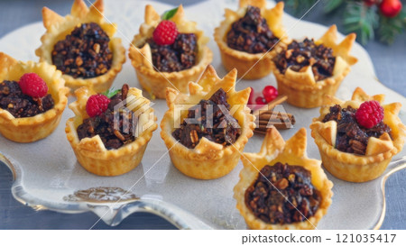 Box of homemade mince pies. Traditional sweet Christmas food. 121035417