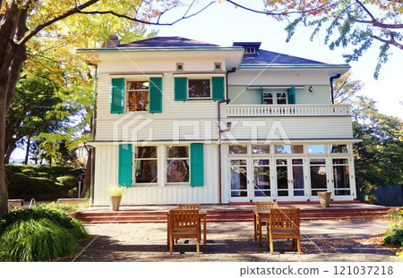 Ehrisman House in autumn 121037218