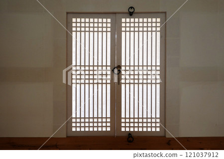 The door of Hanok, a traditional Korean house	 121037912