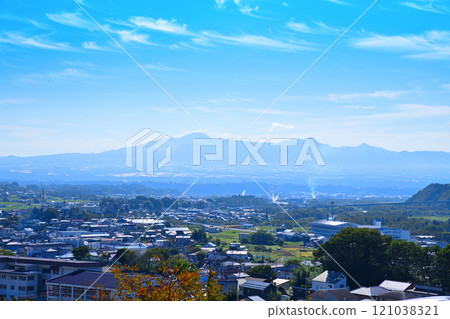 View from the Okutone Yukemuri Highway: Townscape and Mount Akagi, Minakami Town View from the Okutone Yukemuri Highway: Townscape and Mount Akagi, Minakami Town 121038321