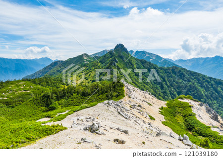 夏季攀登烏帽山、南澤山（南澤山～烏帽山） 121039180