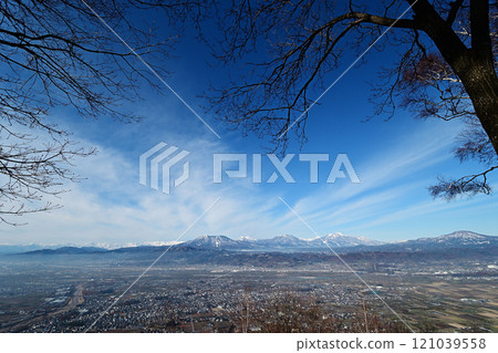 Early winter in the Zenkoji Plain, the snow-capped Northern Alps and the mountains of Hokushin beginning to turn white Early winter in the Zenkoji Plain, the snow-capped Northern Alps and the mountains of Hokushin beginning to turn white 121039558