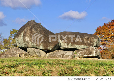 Ishibutai Tomb, a special national historic site (Asuka Village, Nara Prefecture) Ishibutai Tomb, a special national historic site (Asuka Village, Nara Prefecture) 121039733