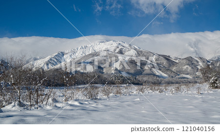 Blue skies and snow in the Northern Alps, Hakuba Village, Nagano Prefecture 121040156