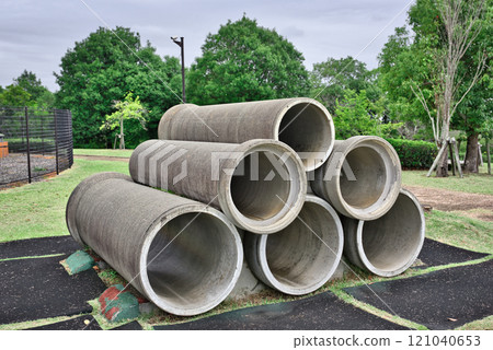 堆疊的黏土管 堆疊的黏土管 121040653