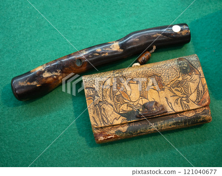 Old smoking accessories: tobacco case and pipe case 121040677
