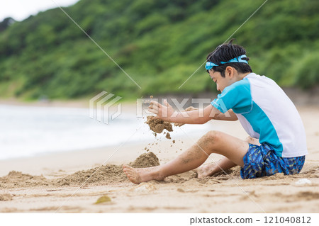 Child who enjoys swimming Child who enjoys swimming 121040812