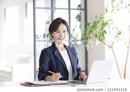Business: Businesswoman working on a laptop 121041316
