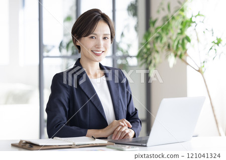 Business: Businesswoman working on a laptop 121041324