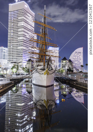 The sailing ship Nippon Maru reflected on the water and the Minato Mirai night view 121041367