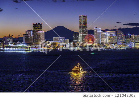 富士山和港未來的神奇時刻夜景 富士山和港未來的神奇時刻夜景 121042302