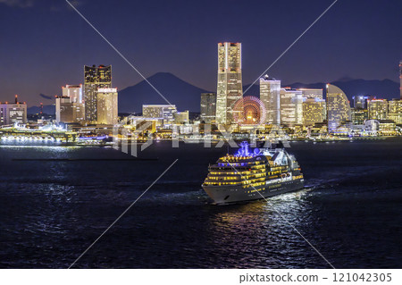 Magic hour view of Mt. Fuji and Minato Mirai 121042305
