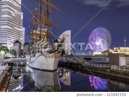 Magic hour view of Mt. Fuji and Minato Mirai 121042310
