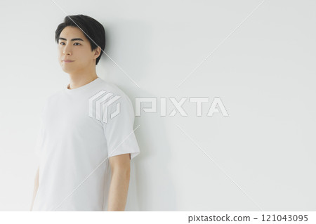 Man in white t-shirt 121043095