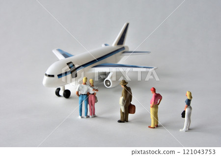 Image of airplane boarding queue 121043753