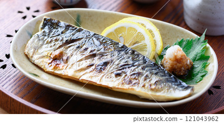 Grilled mackerel with salt 121043962