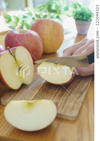 Cutting the apple 121044323