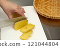 Making dried sweet potatoes: Slice sweet potatoes with a knife 121044804