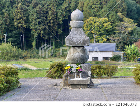 Asukadera Temple and the Soga no Iruka Tomb (Asuka Village, Nara Prefecture) Asukadera Temple and the Soga no Iruka Tomb (Asuka Village, Nara Prefecture) 121046378
