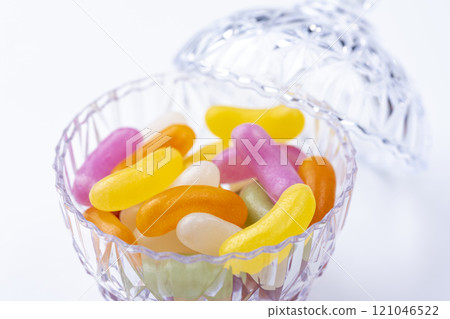 Colorful jelly beans in a transparent bowl on a white background 121046522