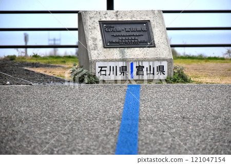 Prefectural border between Ishikawa Prefecture and Toyama Prefecture 121047154