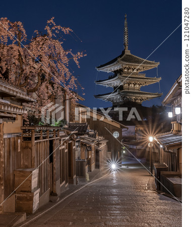 Yasaka Pagoda and night view 121047280