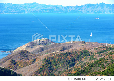 [Aomori: Panorama overlooking the Tsugaru Strait] It is about 20km from Tappizaki to Hokkaido on the opposite shore. Many ships are in the Tsugaru Strait. 121047984