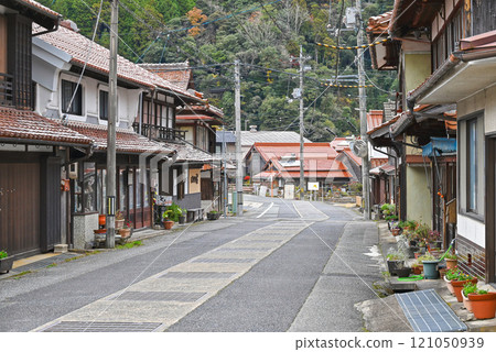 [Hagi City, Yamaguchi Prefecture] Scenery of the Hagi Highway and the Sasanami City Traditional Buildings Preservation District 121050939