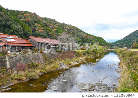 [Hagi City, Yamaguchi Prefecture] Scenery of the Sazanami River and Sazanami Village (Hagi Expressway) 121050944