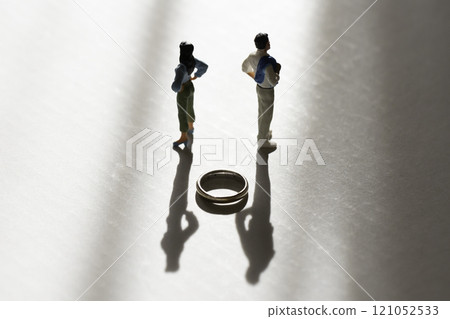 離婚分居情侶圖片 離婚分居情侶圖片 121052533