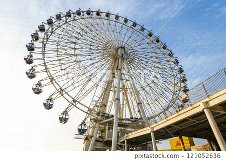 Close-up of the Ferris wheel at the Mitsui Outlet Park Taichung Port in Taiwan. it is Mitsui Fudosan's second base in Taiwan. Close-up of the Ferris wheel at the Mitsui Outlet Park Taichung Port in Taiwan. it is Mitsui Fudosan's second base in Taiwan. 121052636