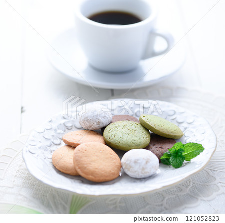 不同種類的餅乾 121052823