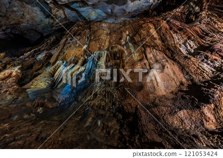 Akiyoshi Cave: Climbing the Jellyfish Waterfall [Mine City, Yamaguchi Prefecture] 121053424