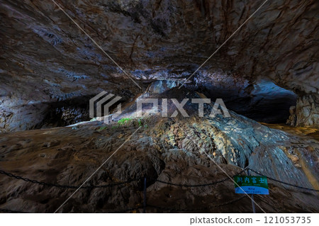 Akiyoshi Cave Hironiwa Fuji inside the cave [Mine City, Yamaguchi Prefecture] 121053735