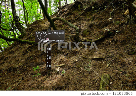 A pass in the Misaka Mountains: Fuchisaka Pass on Mount Kenashi in summer 121053865