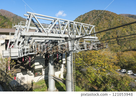 山腳下的山地纜車基地 山腳下的山地纜車基地 121053948