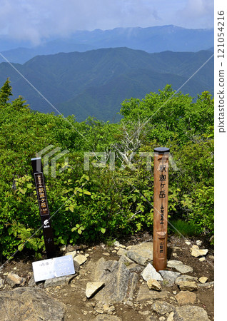 Misaka Mountains: The summit of Shakagatake, one of the 100 famous mountains of Yamanashi Misaka Mountains: The summit of Shakagatake, one of the 100 famous mountains of Yamanashi 121054216