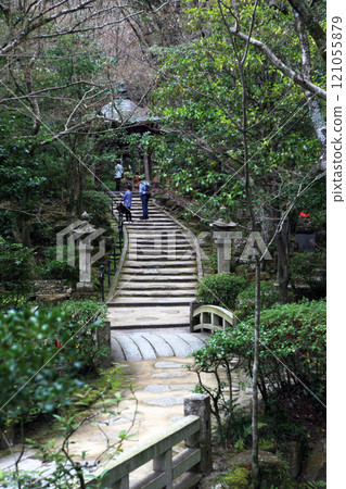 Approach to the temple 121055879