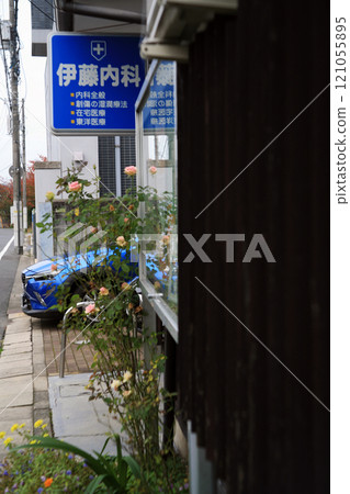 Clinic entrance 121055895