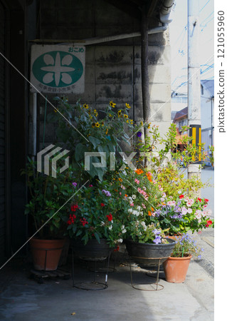 The eaves of a closed rice store The eaves of a closed rice store 121055960