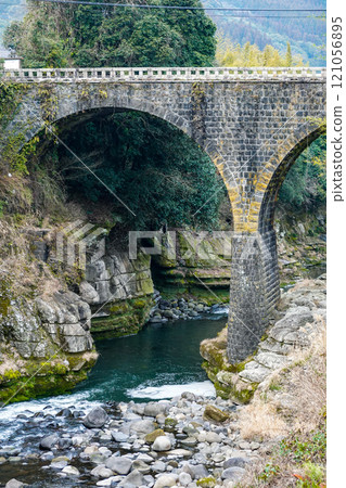 Arase Bridge, with its beautiful double arches and long piers (Innai-cho, Usa City, Oita Prefecture) Arase Bridge, with its beautiful double arches and long piers (Innai-cho, Usa City, Oita Prefecture) 121056895