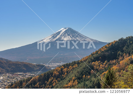 Mt. Fuji in autumn with autumn leaves and snow on the top - Fujimibashi Observatory Mt. Fuji in autumn with autumn leaves and snow on the top - Fujimibashi Observatory 121056977